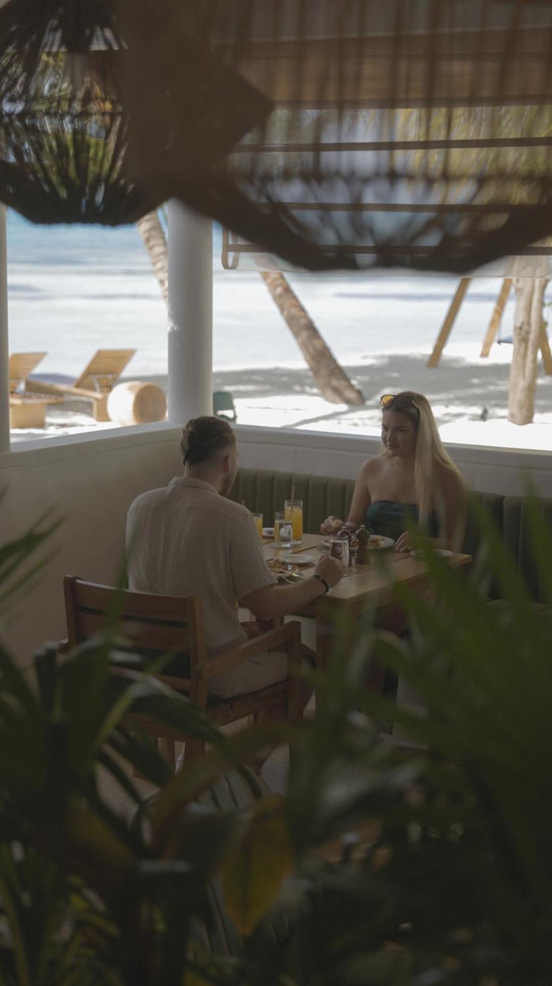 Stone Beach Club Dhiffushi Exterior foto